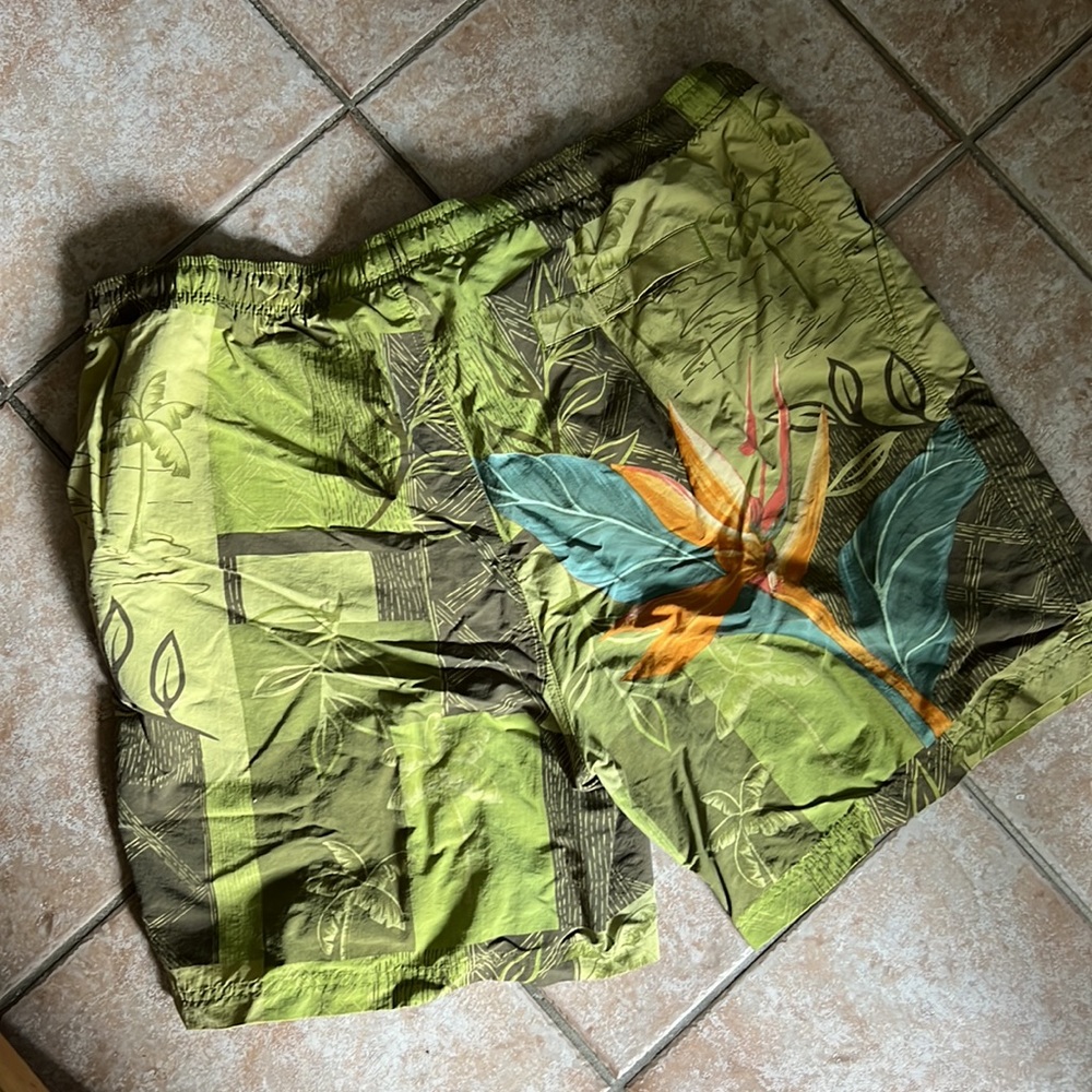 Tommy Bahama men’s XL bathing suit - Picture 2 of 3